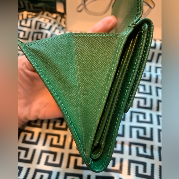 Louis Vuitton Green Wallet - Picture 11 of 12